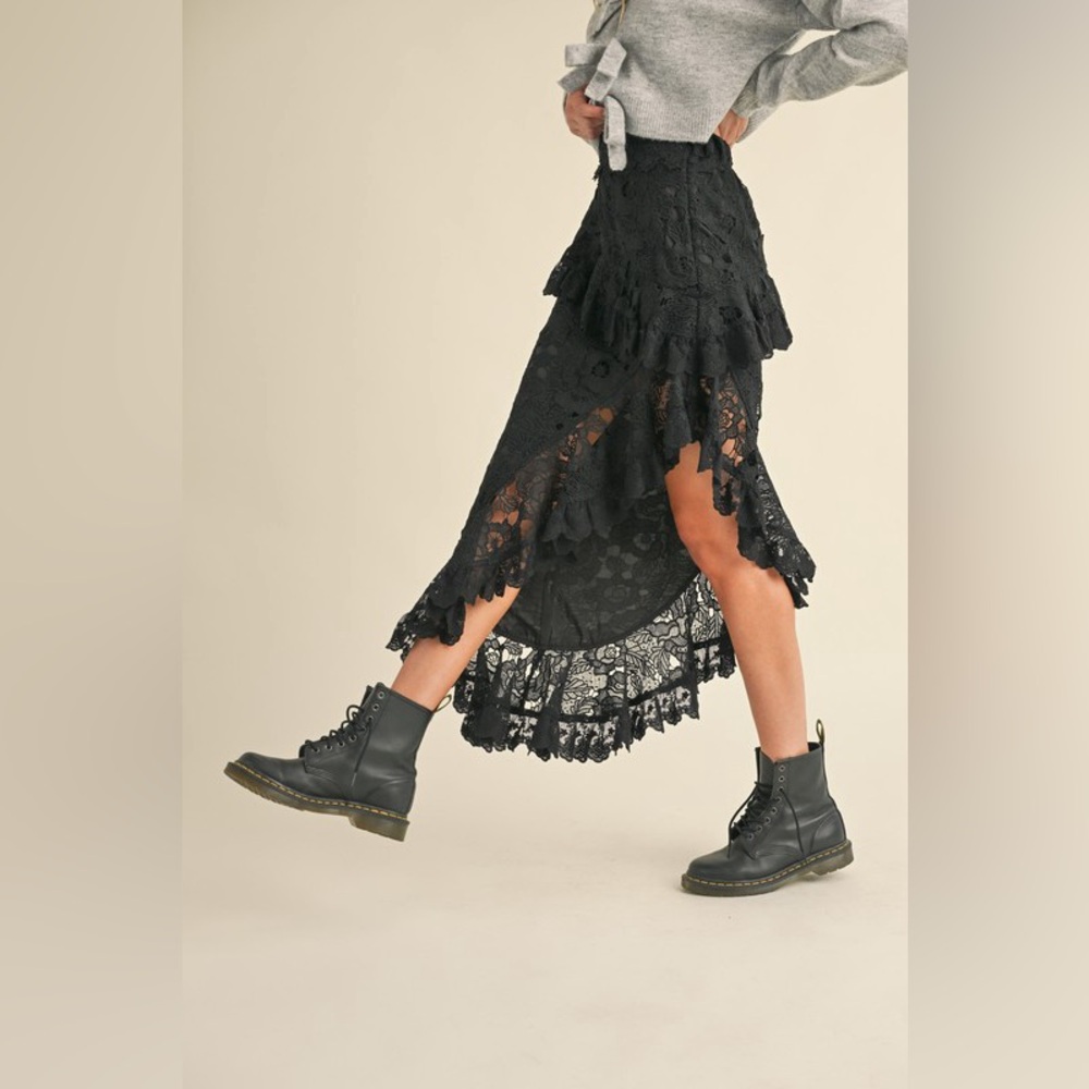 Black Lace Maxi Skirt - Stylish Layered Design - Picture 7 of 8